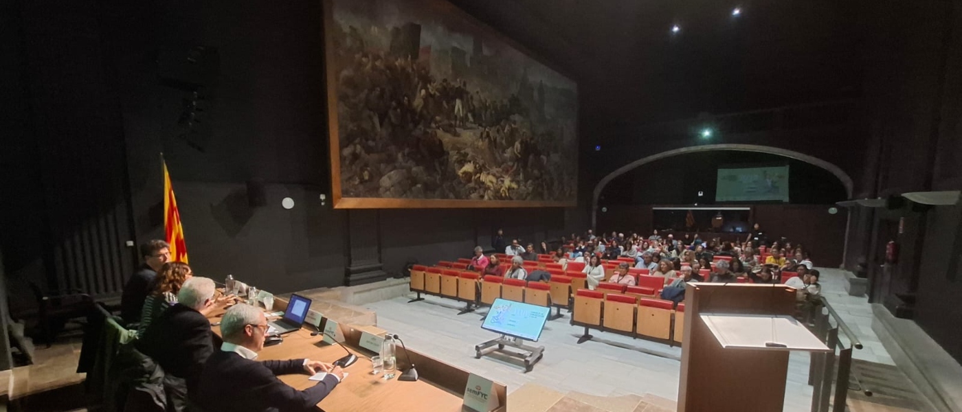 Soluciones para evitar el ‘burnout’ de médicos y médicas de familia, en una de las mesas del Congreso de Comunicación y Salud